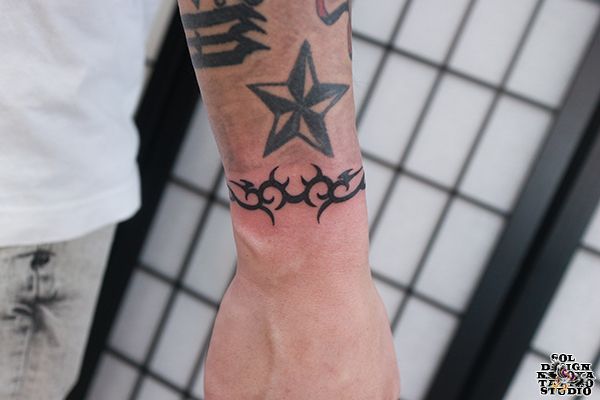 大須　タトゥー　トライバル